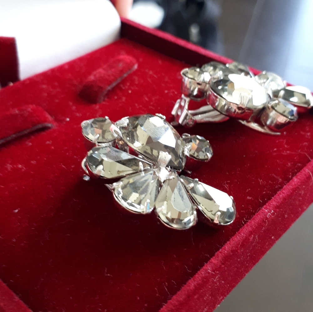 Vintage clip on earrings grey rhinestones